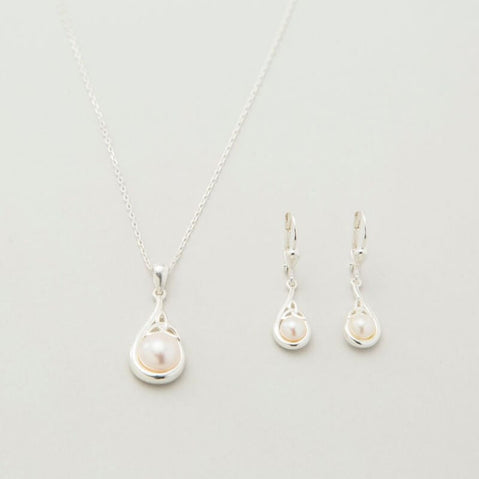 Trinity Knot Classic Pearl Jewelry Set