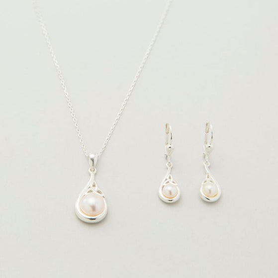 Trinity Knot Classic Pearl Jewelry Set