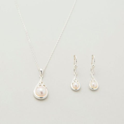 Trinity Knot Classic Pearl Jewelry Set