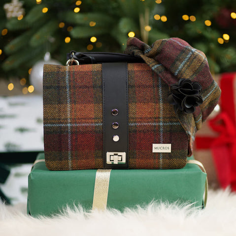 Women's Classic Irish Wool Newsboy Cap in brown tweed paired with brown Fiona Tweed Bag
