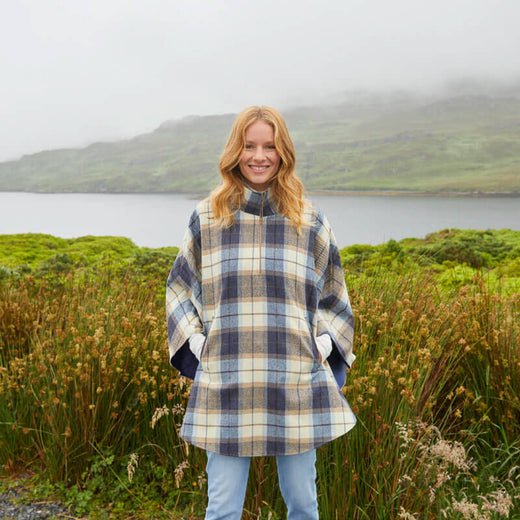Poncho Mucros en laine irlandaise à demi-zip