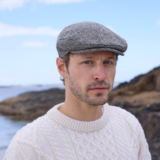 Herren Klassische Irische Flat Cap aus grauem Fischgrätmuster