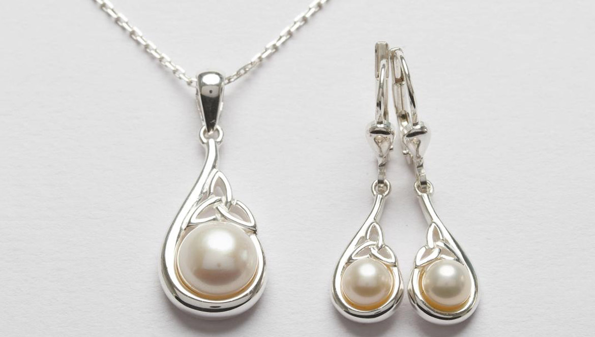 Trinity knot pearl jewelry set