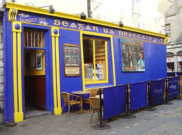 Tigh Neachtain Irish pubs
