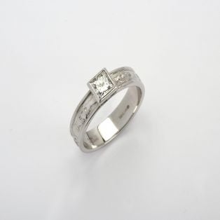 14K Gold Corrib Claddagh 0.5 Diamond Ring